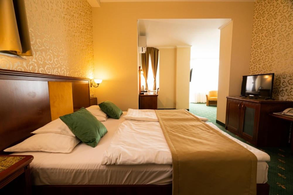 Elizabeth Hotel Gyula Exterior photo