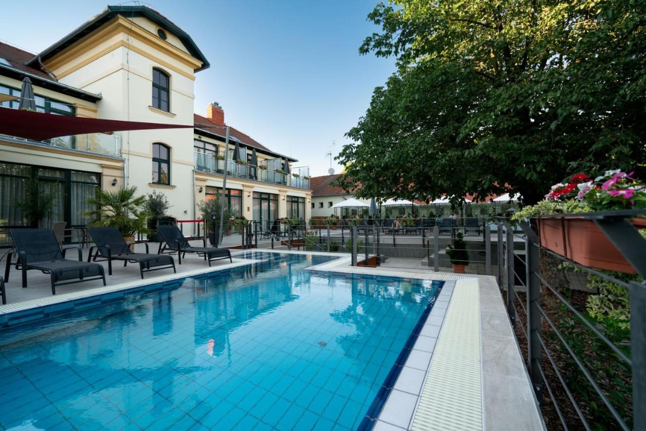Elizabeth Hotel Gyula Exterior photo