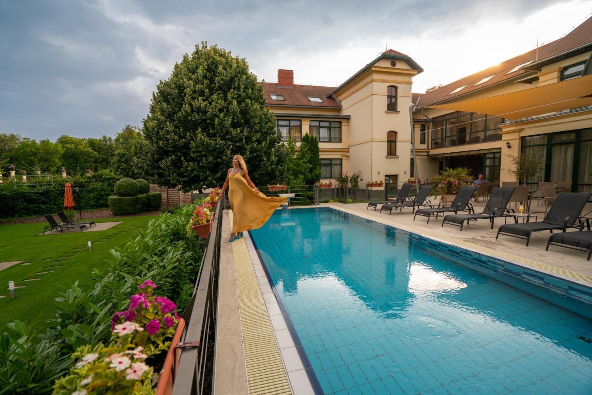 Elizabeth Hotel Gyula Exterior photo