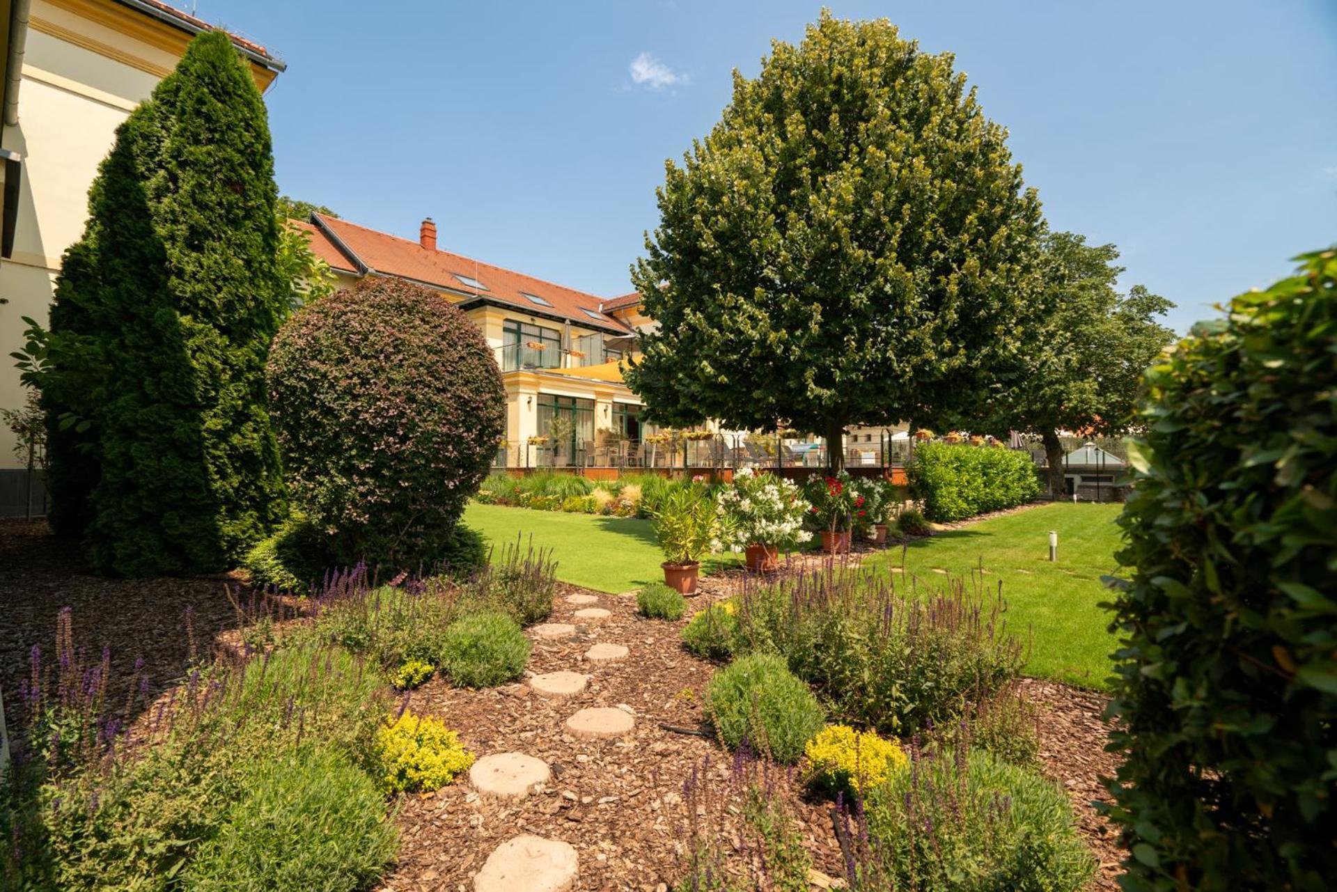 Elizabeth Hotel Gyula Exterior photo