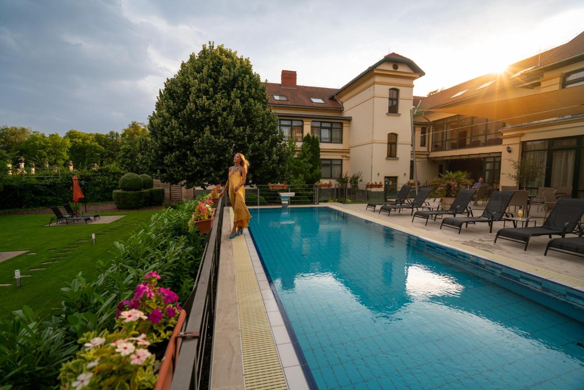 Elizabeth Hotel Gyula Exterior photo