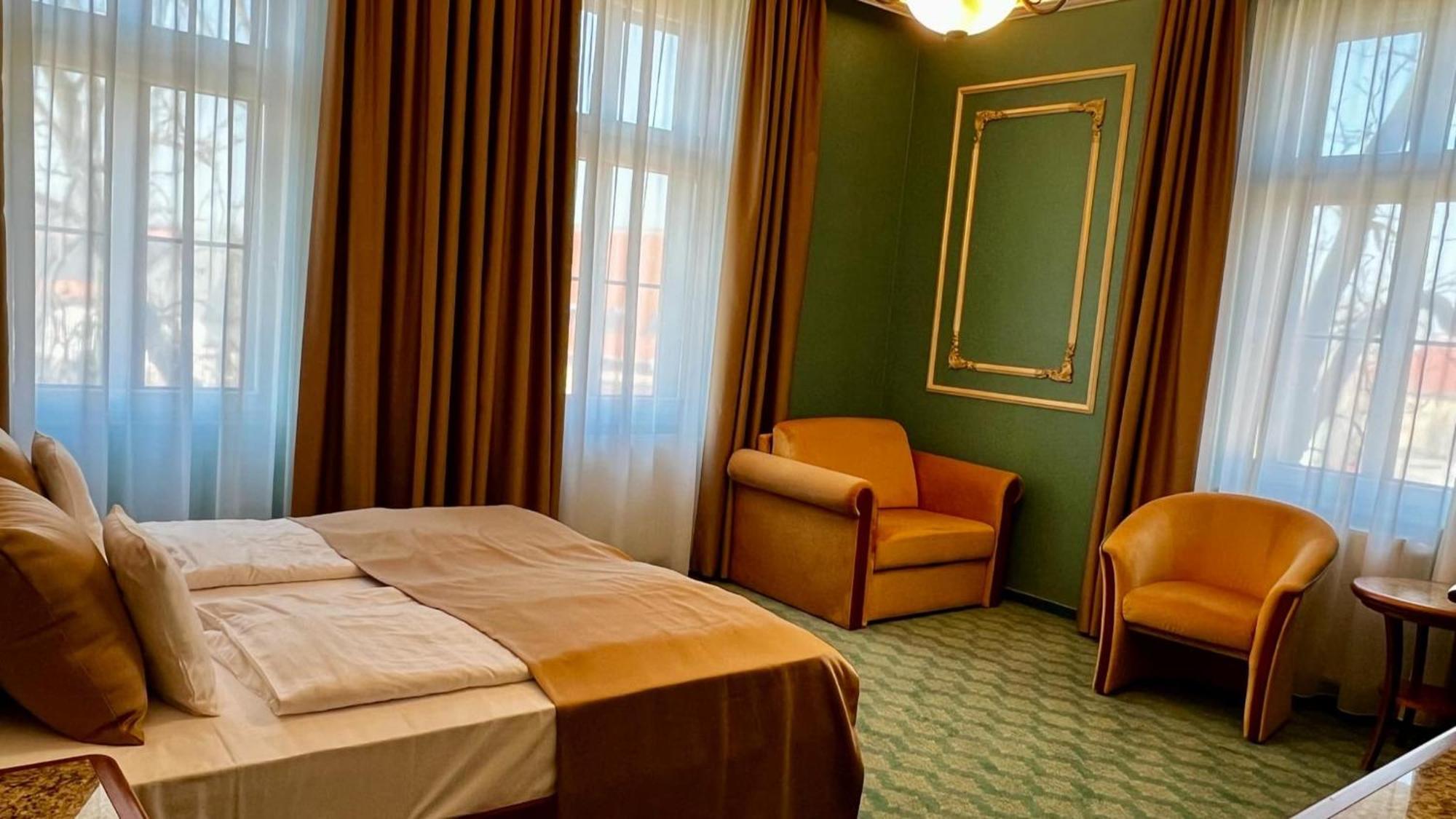 Elizabeth Hotel Gyula Exterior photo